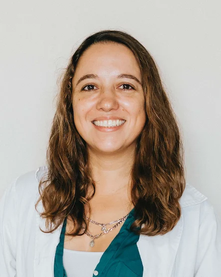 Dra. Eliana Antunes, osteopata na Vibrant Health Academy, em Lisboa.